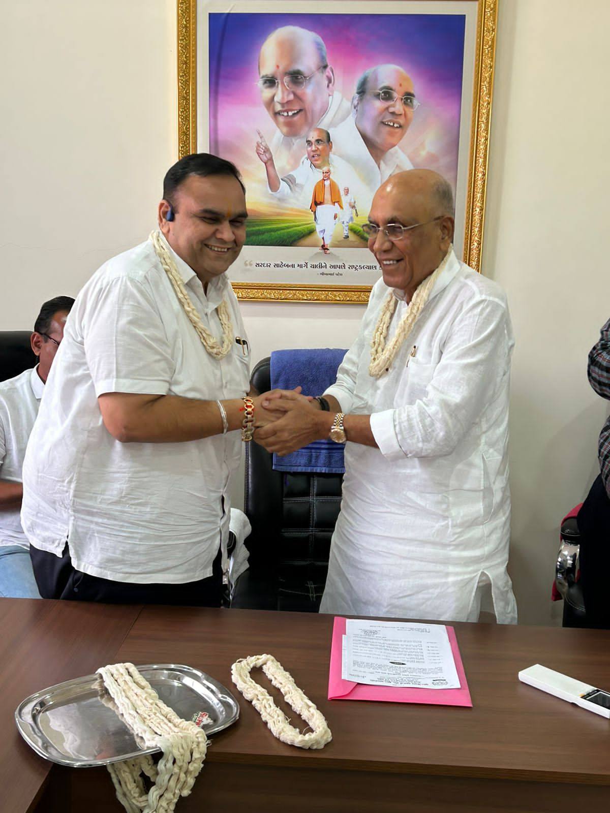 તા.૧૯-૦૧-૨૦૨૫ ના રોજ સુરત જિલ્લા સહકારી સંઘના પ્રમુખ શ્રી ભીખાભાઈ ઝવેરભાઈ પટેલને જન્મદિવસની ખૂબ ખૂબ શુભેચ્છાઓ.